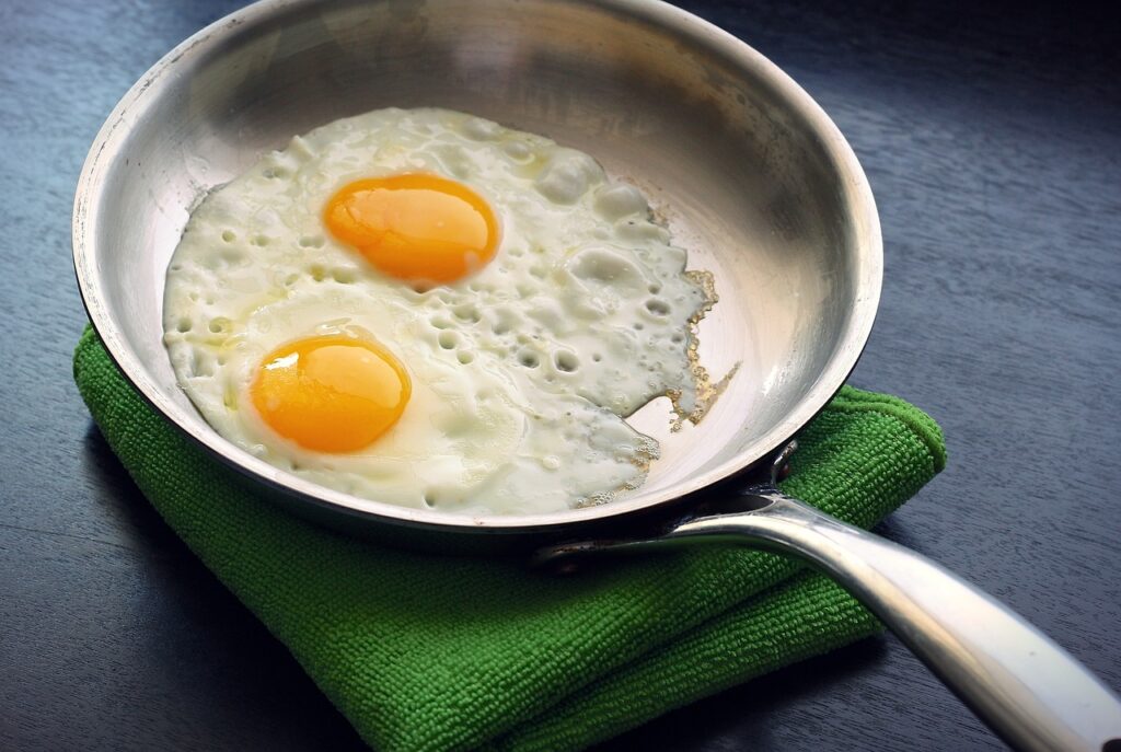 eggs, fried, sunny side up-1467283.jpg